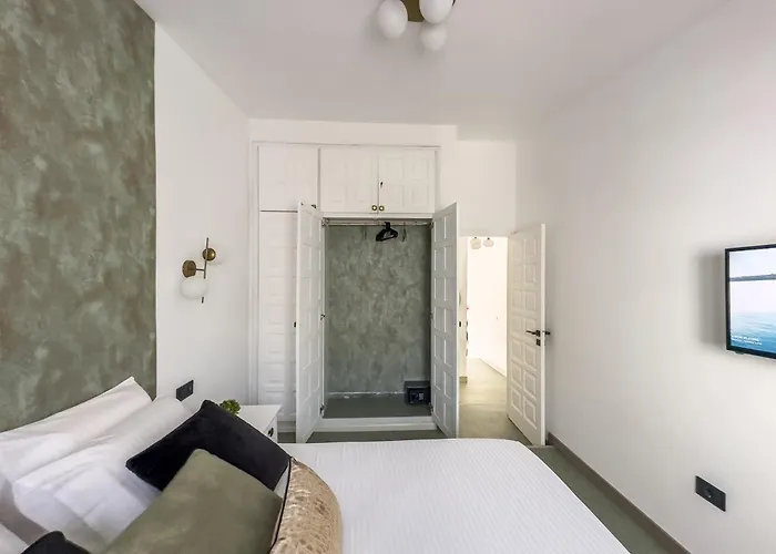 Infinity Ocean View Апартаменты *