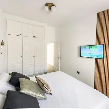 Апартаменти Infinity Ocean View Адехе