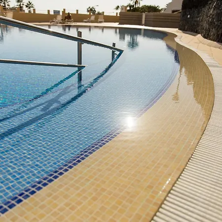 Infinity Ocean View Апартаменти Адехе